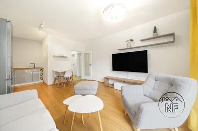 Obývací pokoj; přirozené světlo, moderní styl, dřevěná podlaha