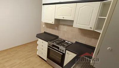 Kuchyně; kuchyňské spotřebiče, dlažba, dřevěná podlaha