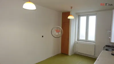 Küche; renovierungsbedürftig, tageslicht