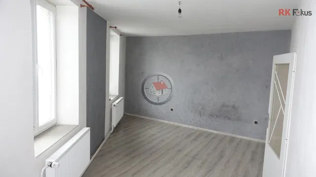 Спалня; естествена светлина, плочки