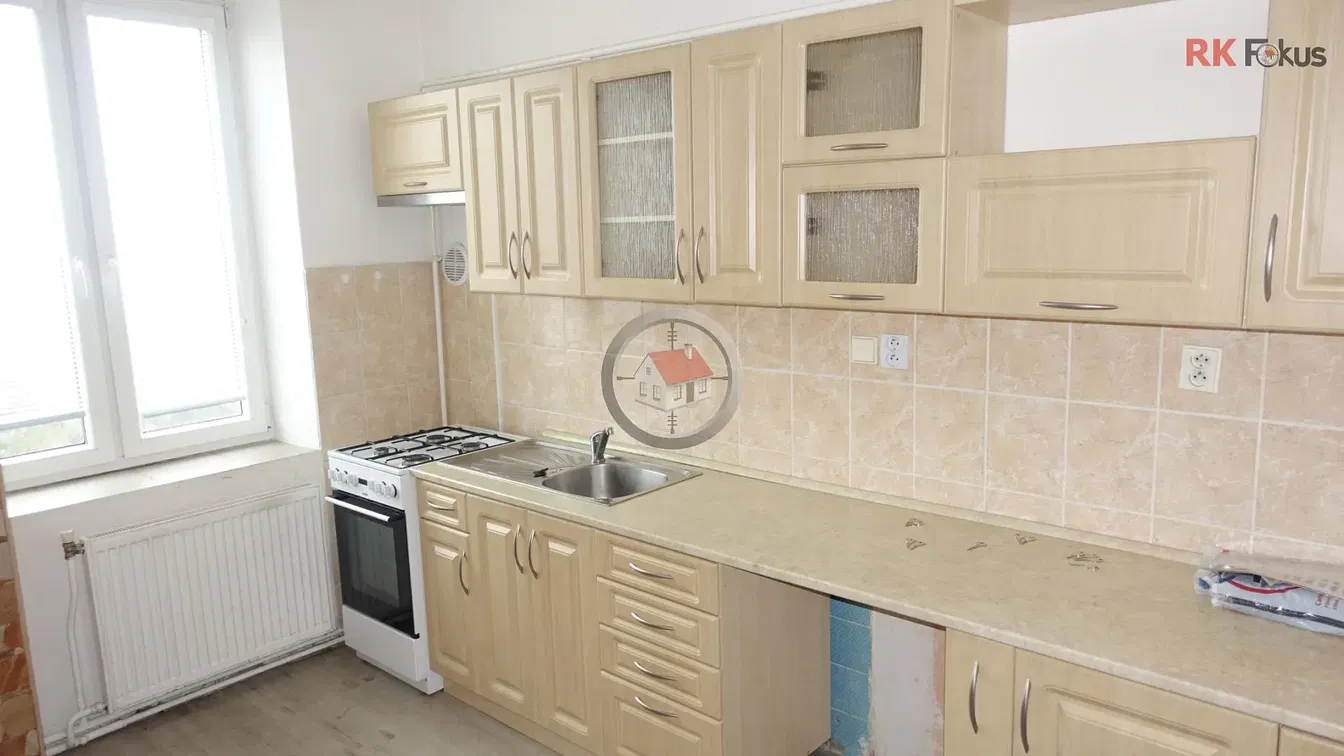 Kuhinja; kuhinjski aparati, pločice, renoviran, prirodno svjetlo, moderni stil