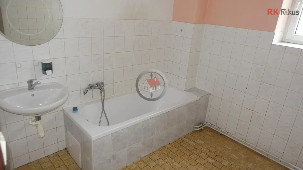 Kupaonica; pločice, potrebna renovacija