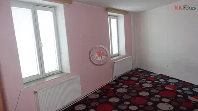 Spavaća soba; prirodno svjetlo, potrebna renovacija