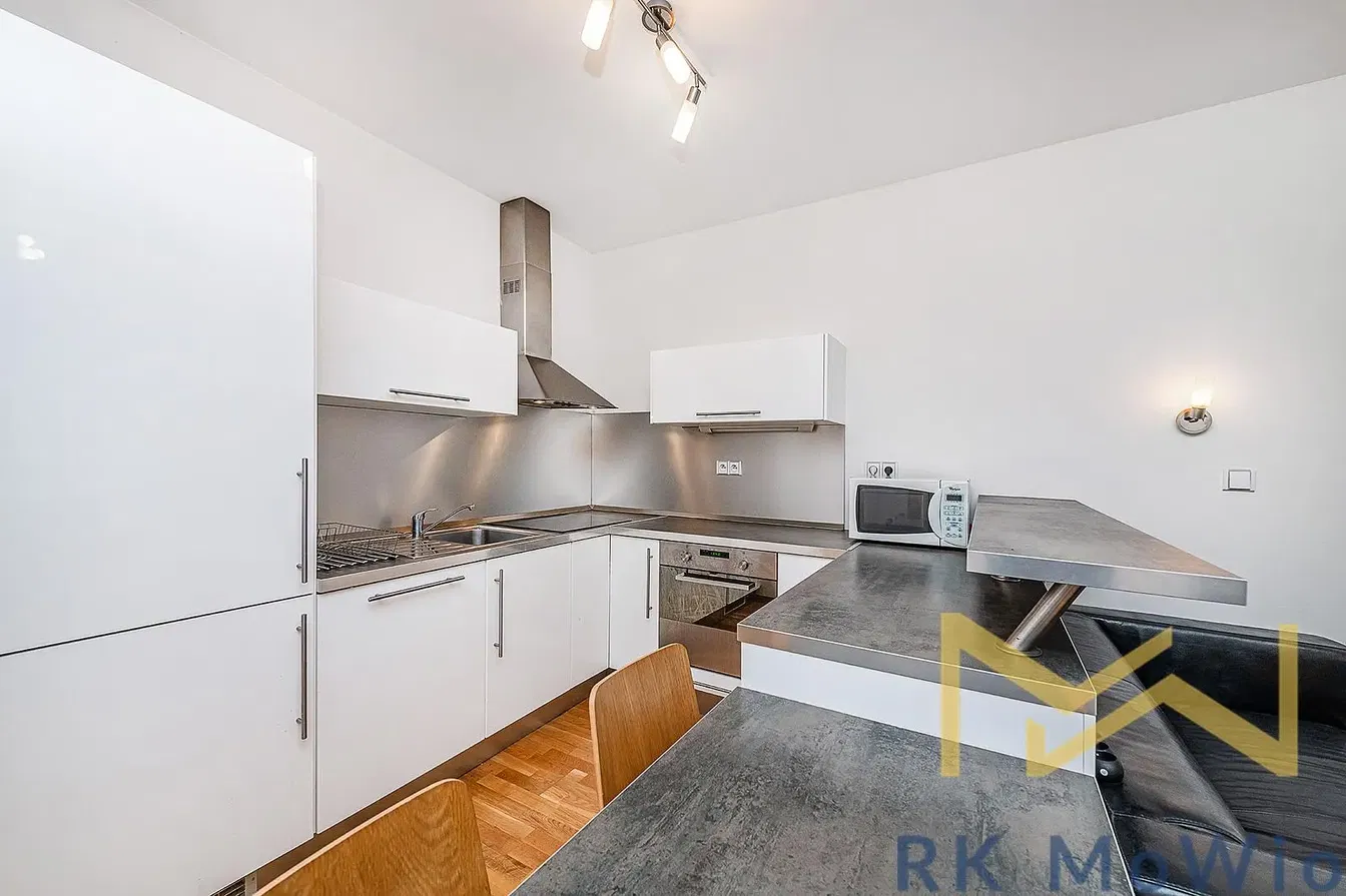 Cocina; electrodomésticos, estilo moderno, suelo de madera, luz natural, renovado