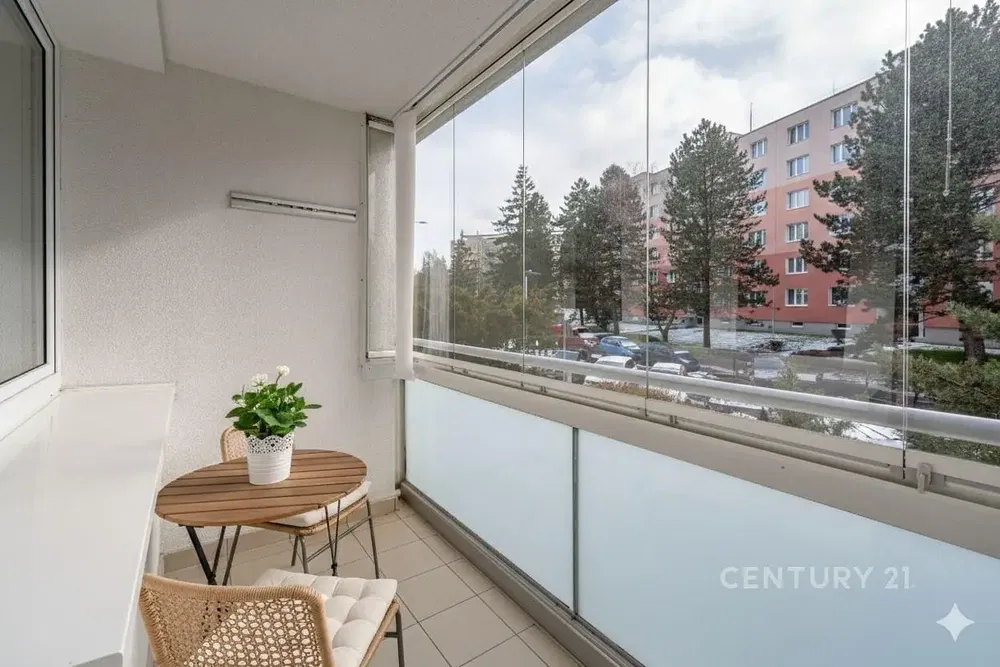 Балкон; гледка, плочки