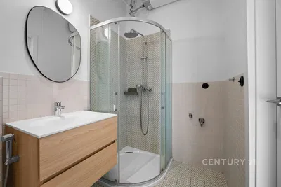 Kupaonica; pločice, renoviran, prirodna svjetlost, moderan stil