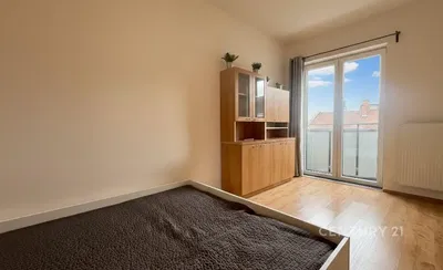 Спалня; естествена светлина, дървен под