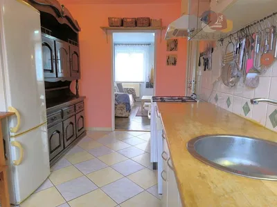 Кухня; плочки, естествена светлина, селски стил