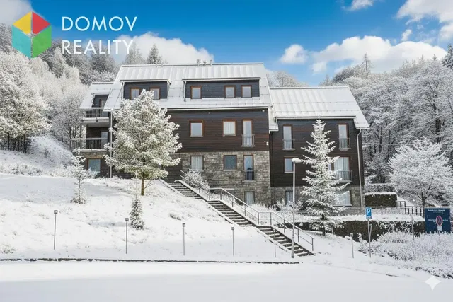 Къща и околности; гледка