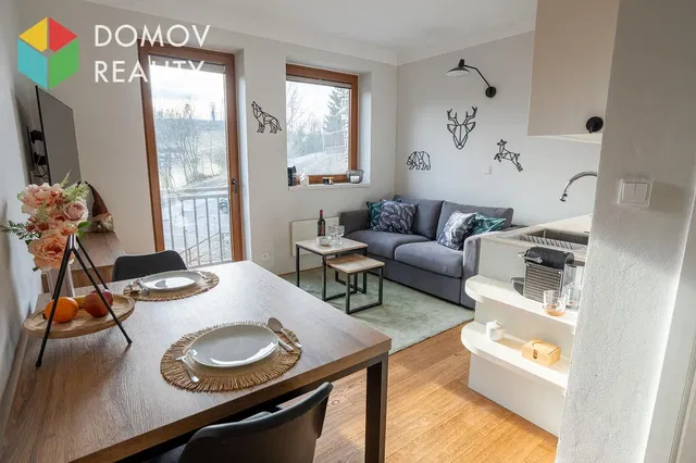 Хол; гледка, дървен под, естествена светлина, модерен стил