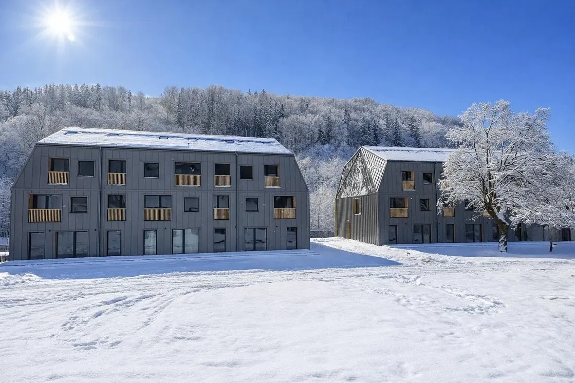 Dom a okolie; výhľad