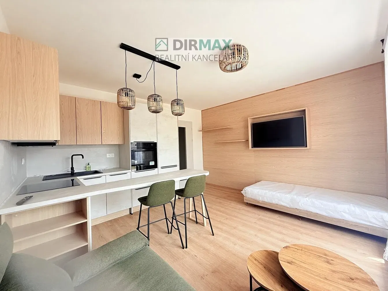 Хол; модерен стил, ремонтиран, естествена светлина