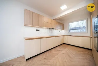 Cuisine; vue, parquet, rénové, style moderne, électroménager