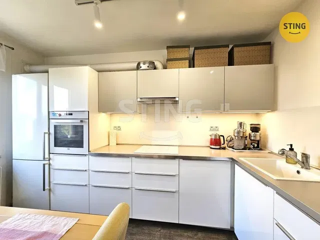 Cocina; electrodomésticos, renovado, luz natural, estilo moderno