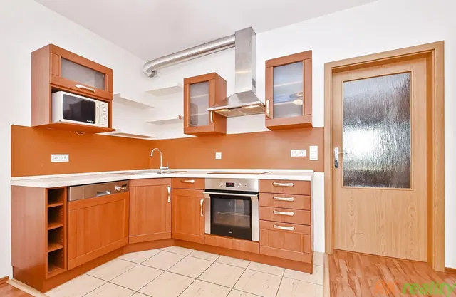 Кухня; кухненски уреди, плочки