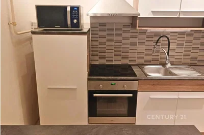 Kitchen; kitchen appliances, renovated