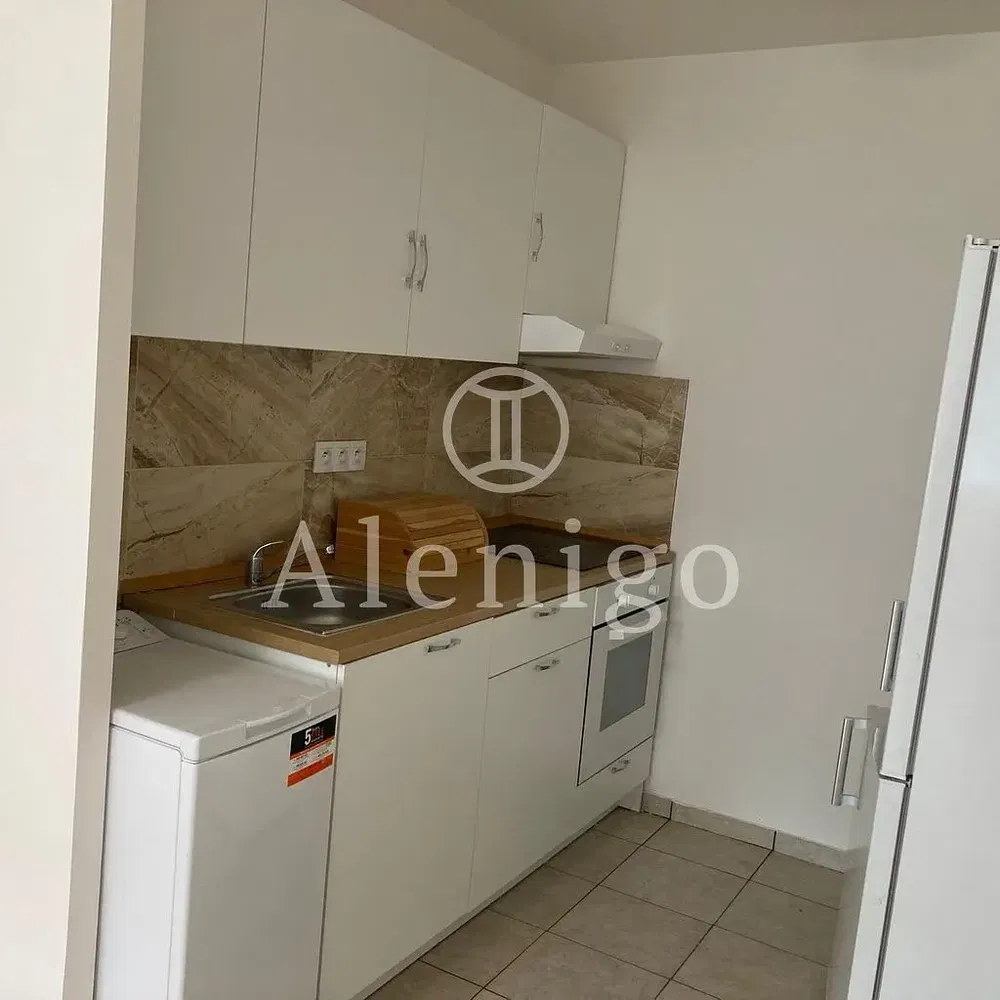 Kitchen; kitchen appliances, tile floor