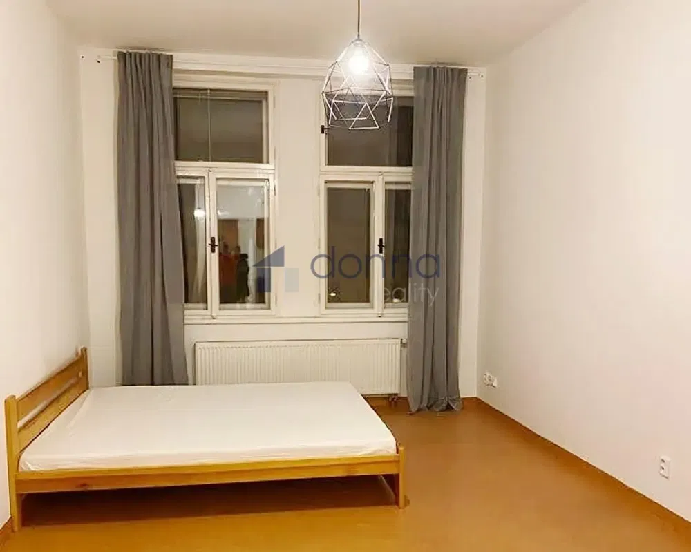 Спалня; естествена светлина