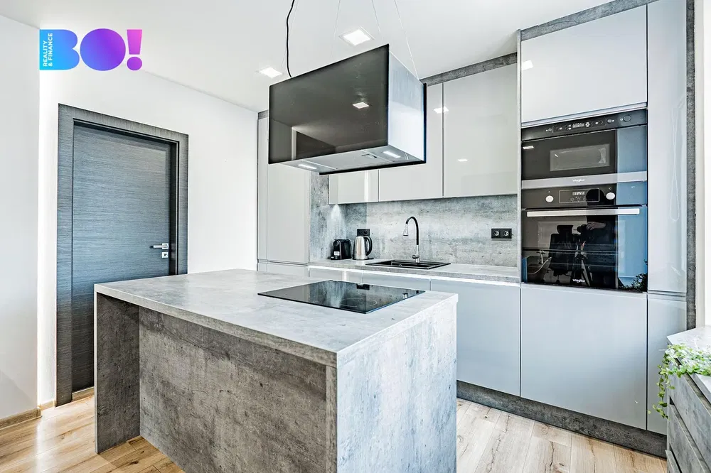 Cucina; elettrodomestici, stile moderno, ristrutturato, luce naturale