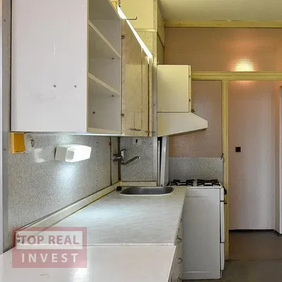 Кухня; нуждае се от ремонт