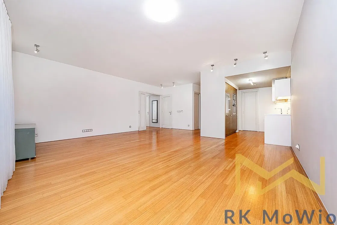 Salon; parquet, lumière naturelle, rénové