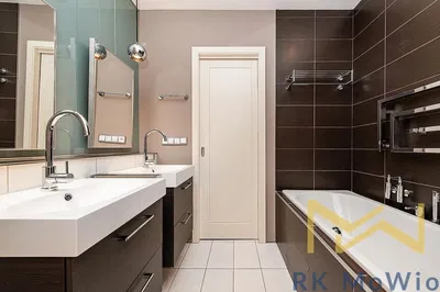 Salle de bain; carrelage, rénové, lumière naturelle, style moderne