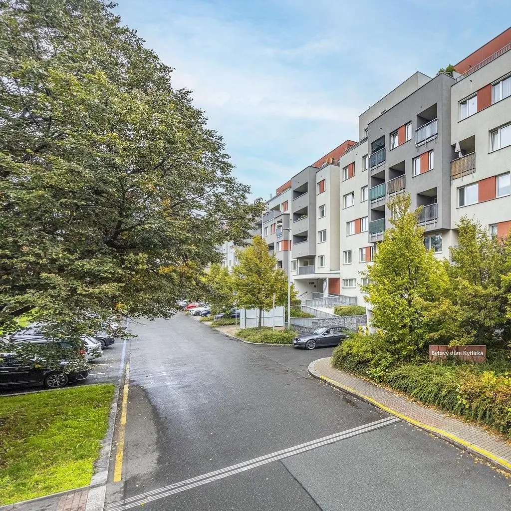 Къща и околности; гледка