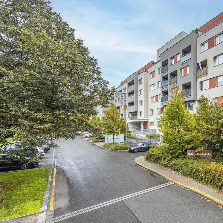 Къща и околности; гледка