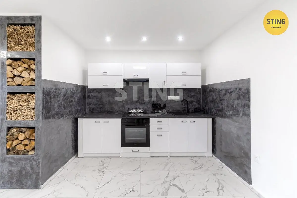 Cuisine; électroménager, rénové, lumière naturelle