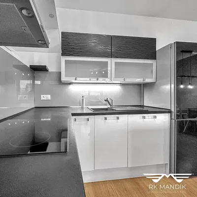 Kitchen; kitchen appliances, renovated, natural light, modern style