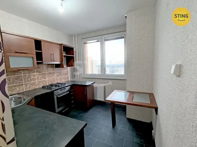 Кухиња; кухињски апарати, плочице, природно светло