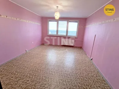 Chambre; vue, nécessite rénovation, carrelage