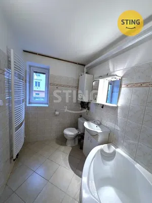 Баня; плочки, естествена светлина