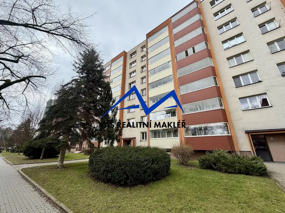 Casa y alrededores; vista