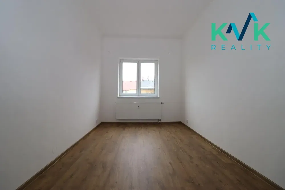 Camera da letto; vista, pavimento in legno, luce naturale