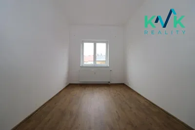 Camera da letto; vista, pavimento in legno, luce naturale