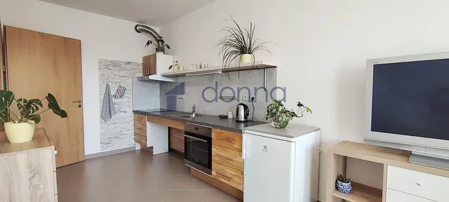 Kitchen; kitchen appliances, natural light, modern style