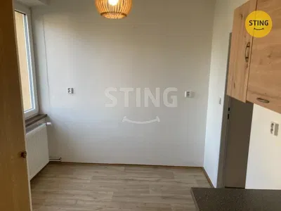 Camera da letto; pavimento in legno, luce naturale