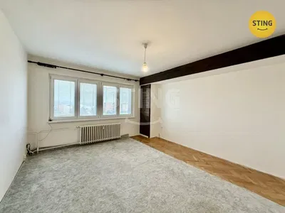 Wohnzimmer; tageslicht, holzboden, holzbalken