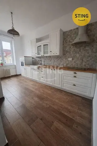 Küche; küchengeräte, holzboden, tageslicht