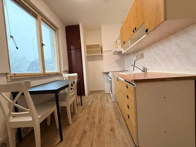 Kuhinja; pločice, prirodna svjetlost