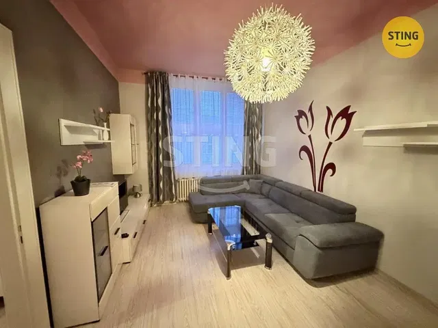 Wohnzimmer; moderner stil, holzboden, tageslicht