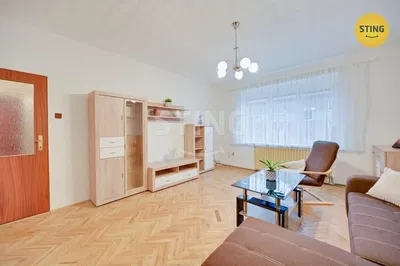 Σαλόνι; ξύλινο πάτωμα, φυσικό φως, μοντέρνο στυλ