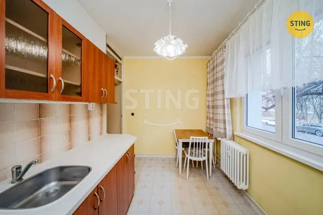 Кухиња; плочице, потребна реновација