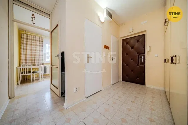 Остало; плочице, потребна реновација