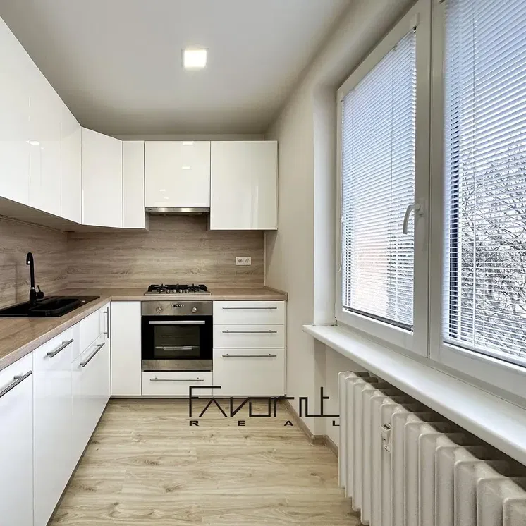 Mutfak; mutfak aletleri, doğal ışık, modern stil