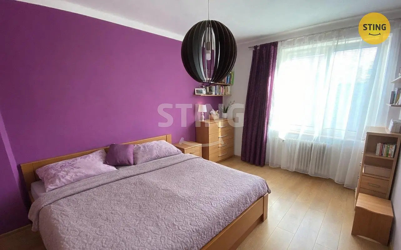 Bedroom; natural light, modern style