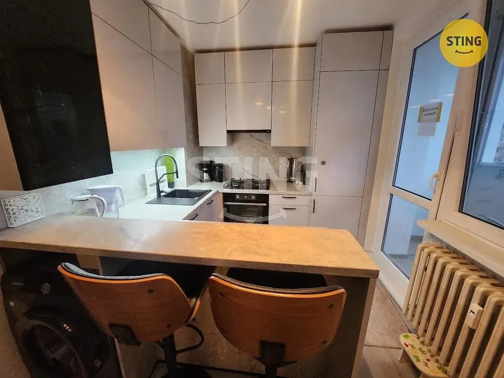 Kitchen; kitchen appliances, renovated, natural light