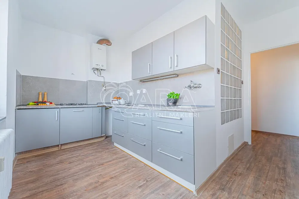 Küche; küchengeräte, renoviert, tageslicht, moderner stil