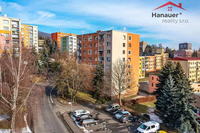 Къща и околности; гледка